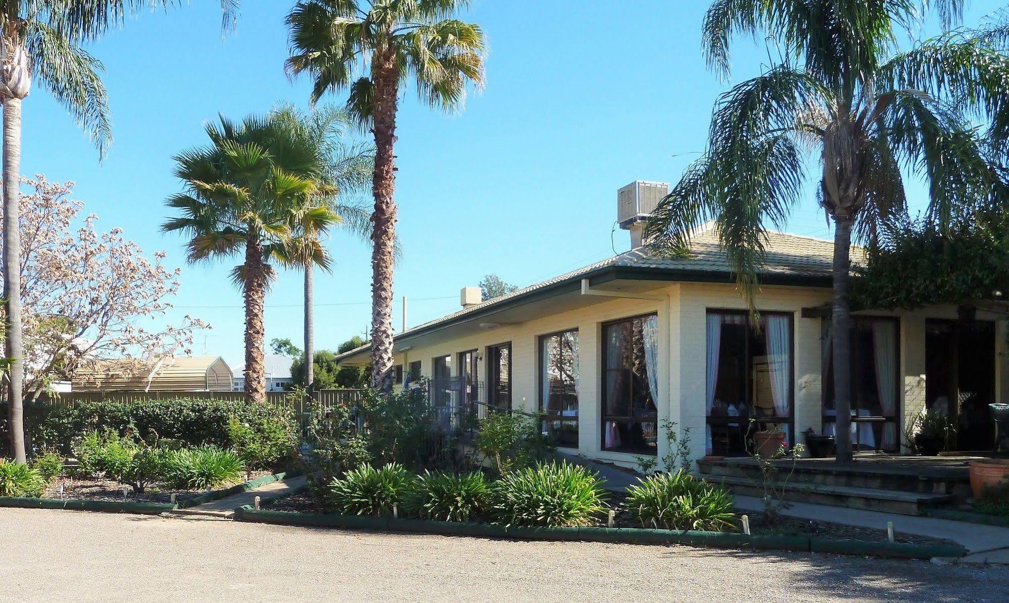 The Aston Motel טאמוורת' מראה חיצוני תמונה